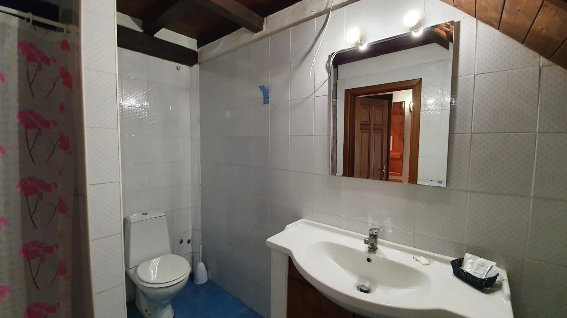 Beautiful Apartment In Roma With Shared Swimming Pool